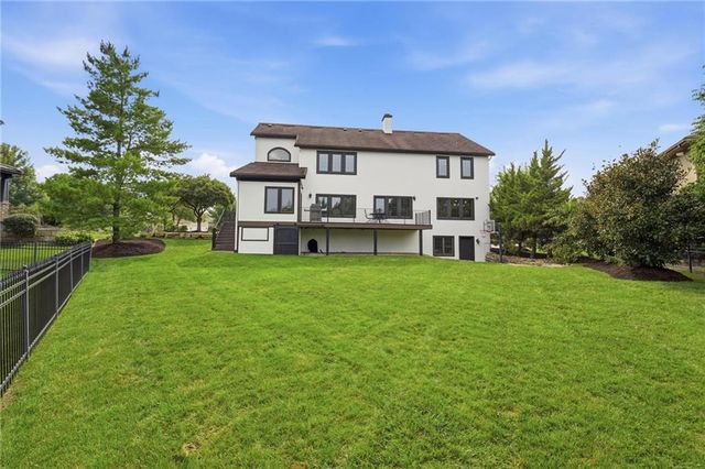 16199 Overbrook Lane, Stilwell, KS 66085