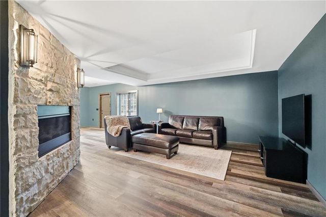 16199 Overbrook Lane, Stilwell, KS 66085