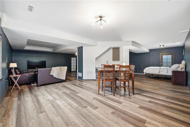 16199 Overbrook Lane, Stilwell, KS 66085