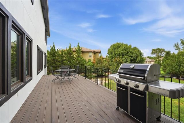 16199 Overbrook Lane, Stilwell, KS 66085