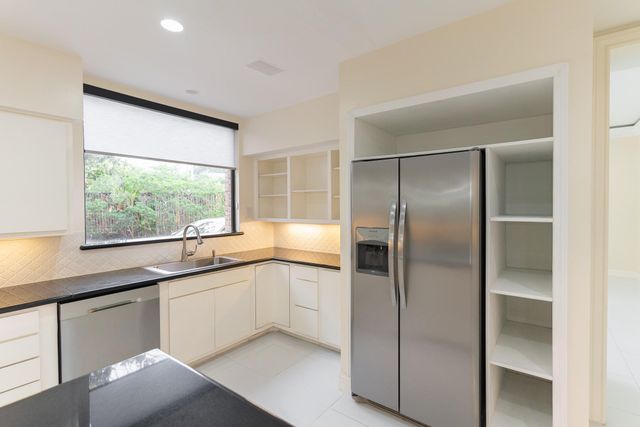 8800 Woodway Drive 10, Houston, TX 77063