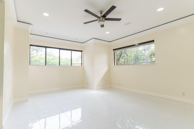 8800 Woodway Drive 10, Houston, TX 77063
