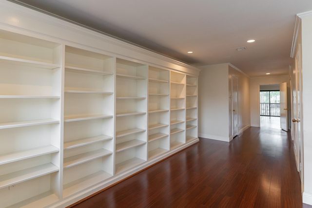 8800 Woodway Drive 10, Houston, TX 77063