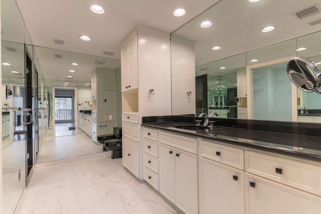 8800 Woodway Drive 10, Houston, TX 77063
