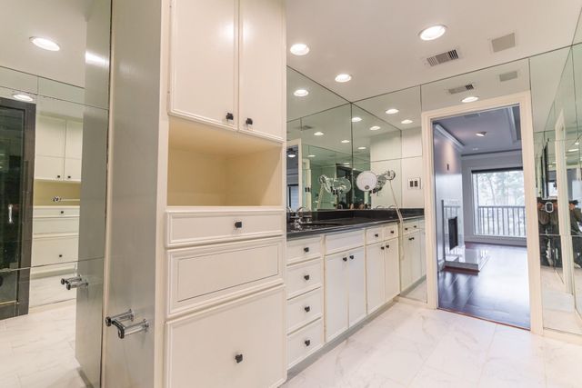 8800 Woodway Drive 10, Houston, TX 77063