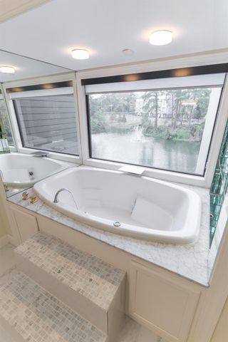 8800 Woodway Drive 10, Houston, TX 77063