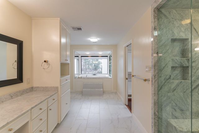 8800 Woodway Drive 10, Houston, TX 77063