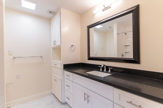 8800 Woodway Drive 10, Houston, TX 77063