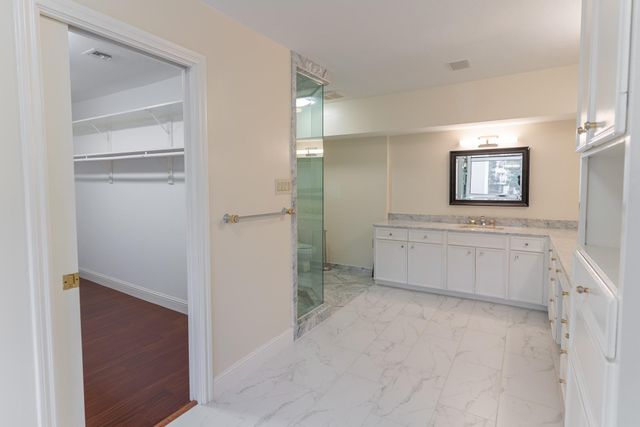 8800 Woodway Drive 10, Houston, TX 77063
