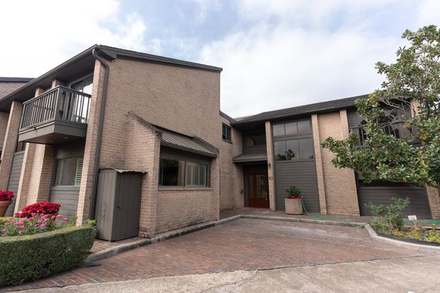 8800 Woodway Drive 10, Houston, TX 77063