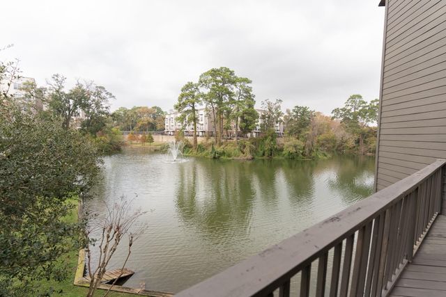 8800 Woodway Drive 10, Houston, TX 77063