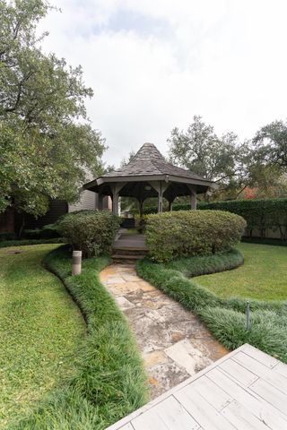 8800 Woodway Drive 10, Houston, TX 77063