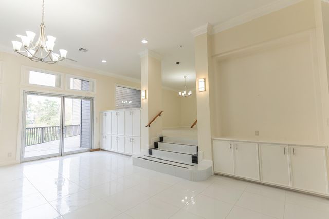 8800 Woodway Drive 10, Houston, TX 77063