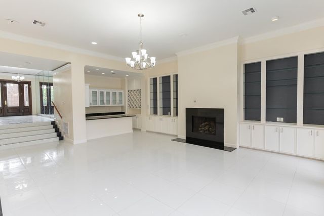 8800 Woodway Drive 10, Houston, TX 77063