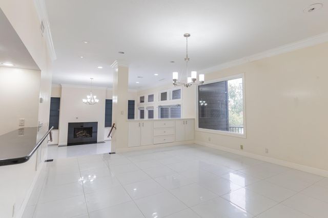 8800 Woodway Drive 10, Houston, TX 77063