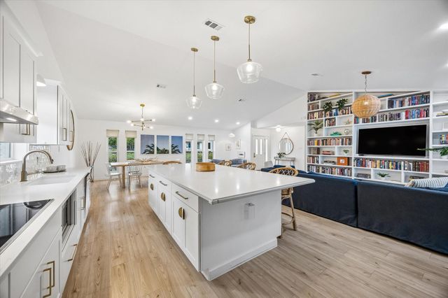 1031 Chamboard Lane, Houston, TX 77018