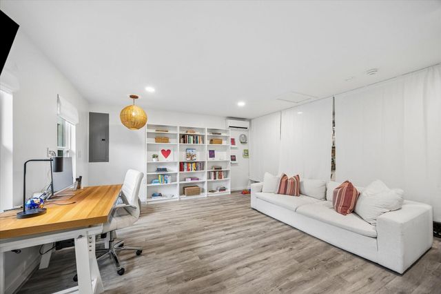 1031 Chamboard Lane, Houston, TX 77018