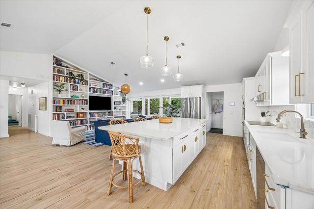 1031 Chamboard Lane, Houston, TX 77018