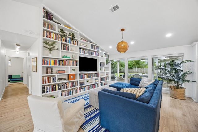 1031 Chamboard Lane, Houston, TX 77018