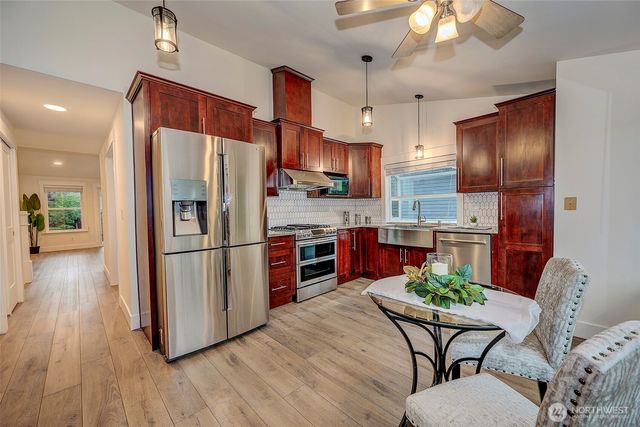 13702 173rd Place NE, Redmond, WA 98052