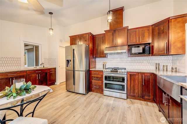 13702 173rd Place NE, Redmond, WA 98052