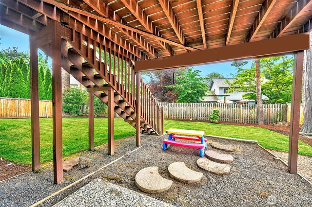 13702 173rd Place NE, Redmond, WA 98052