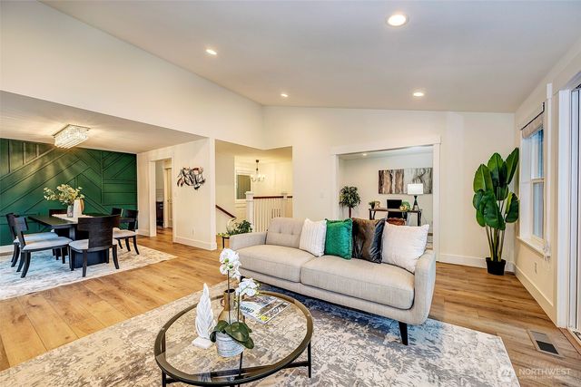 13702 173rd Place NE, Redmond, WA 98052