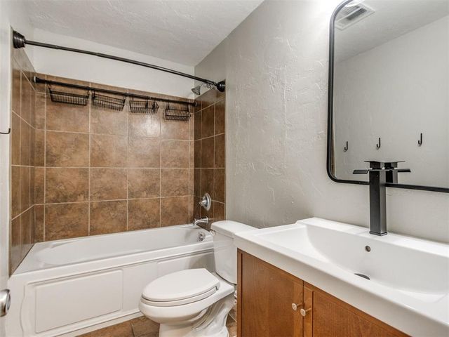 11026 E Draper Avenue, Choctaw, OK 73020