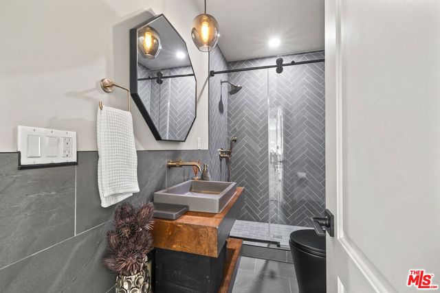 11023 Kling Street, Toluca Lake, CA 91602