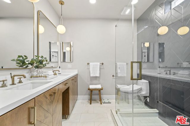 11023 Kling Street, Toluca Lake, CA 91602