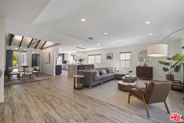 11023 Kling Street, Toluca Lake, CA 91602