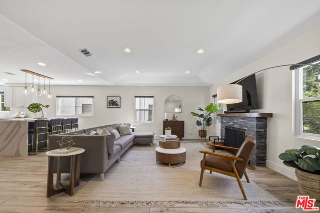 11023 Kling Street, Toluca Lake, CA 91602