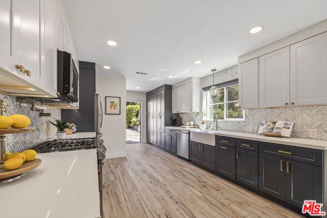 11023 Kling Street, Toluca Lake, CA 91602
