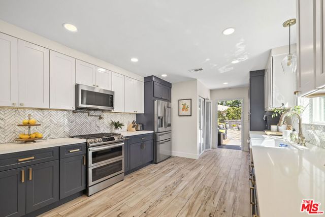 11023 Kling Street, Toluca Lake, CA 91602