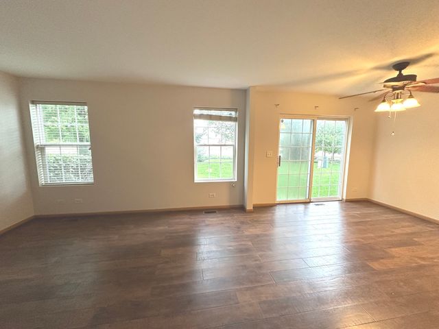 2341 Stoughton Circle 2341, Aurora, IL 60502