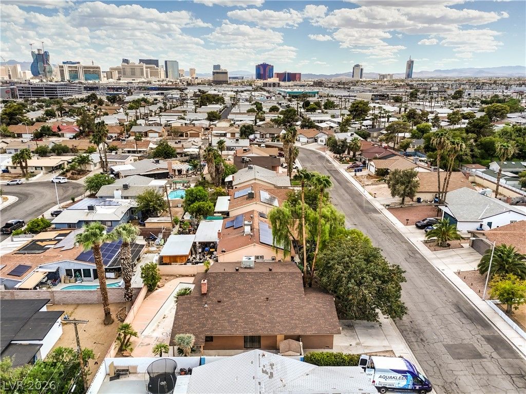 2617 YARDLEY Street, Las Vegas, NV 89102 — photo 4