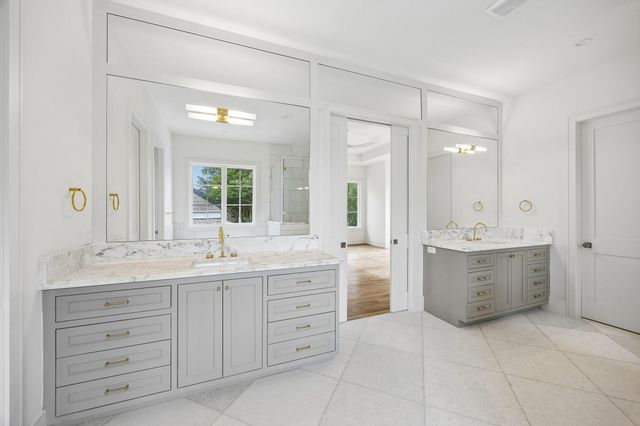 6634 Wakeforest Avenue, West University Place, TX 77005