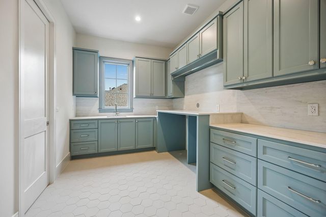6634 Wakeforest Avenue, West University Place, TX 77005