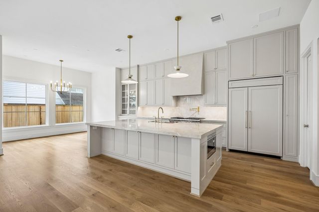 6634 Wakeforest Avenue, West University Place, TX 77005