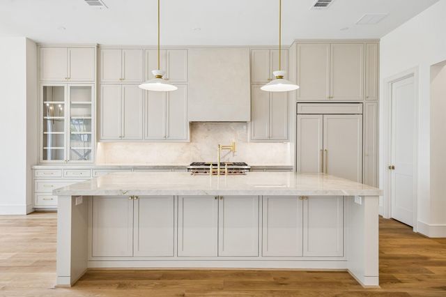 6634 Wakeforest Avenue, West University Place, TX 77005