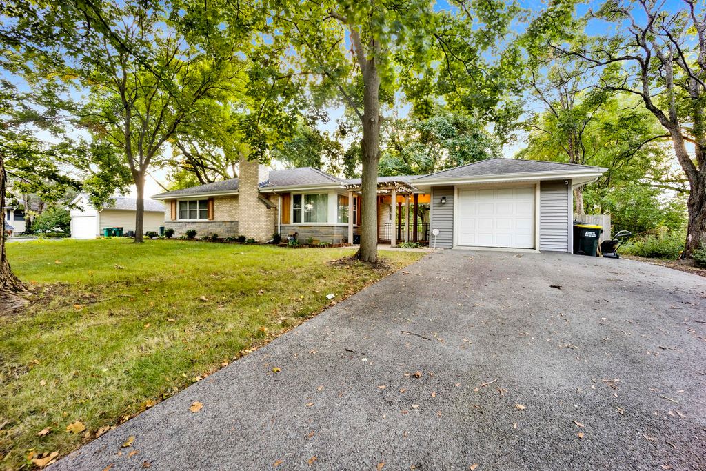 614 Polo Drive, Wheaton, IL 60187
