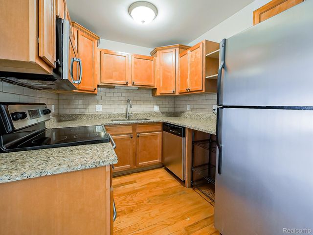 2440 Parmenter Boulevard, Royal Oak Charter Township, MI 48073