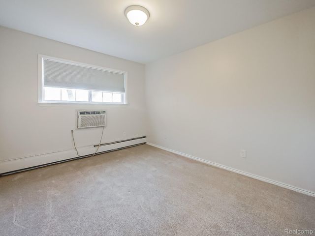 2440 Parmenter Boulevard, Royal Oak Charter Township, MI 48073