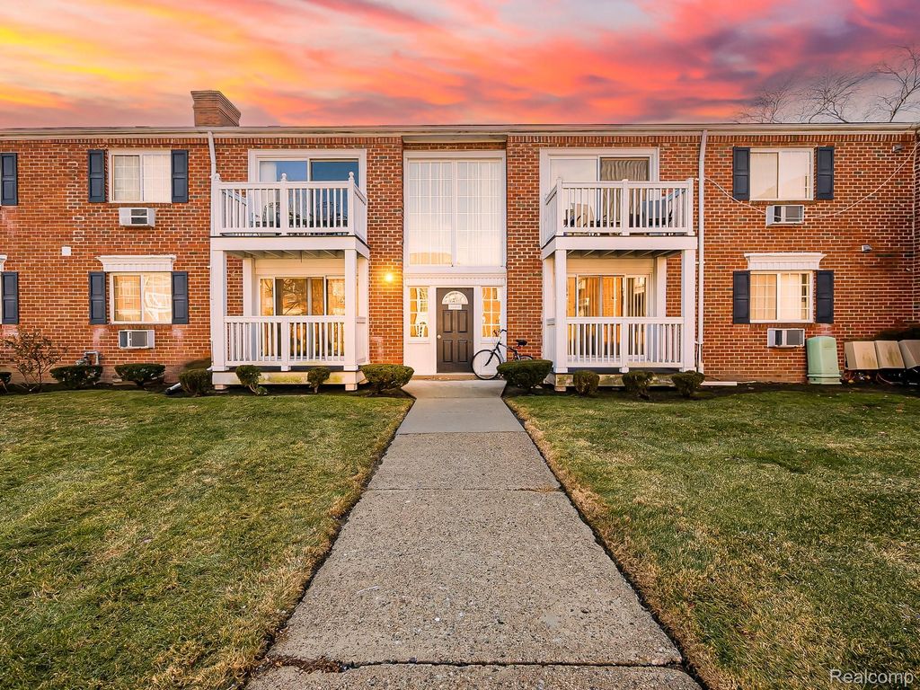 2440 Parmenter Boulevard, Royal Oak Charter Township, MI 48073