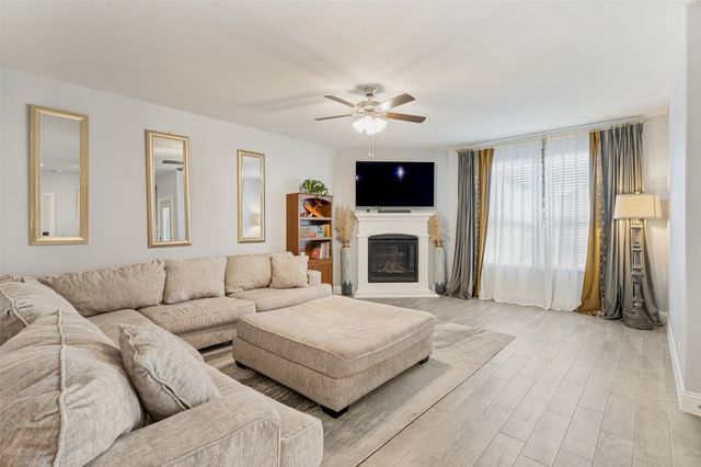 10920 Canyon Mine Drive, Aubrey, TX 76227