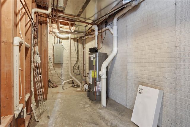 910 Gerike Way, Bloomington, IL 61704