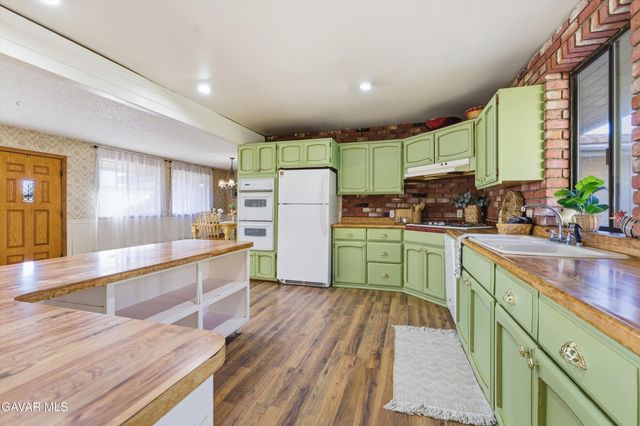 26181 Bear Valley Road, Tehachapi, CA 93561