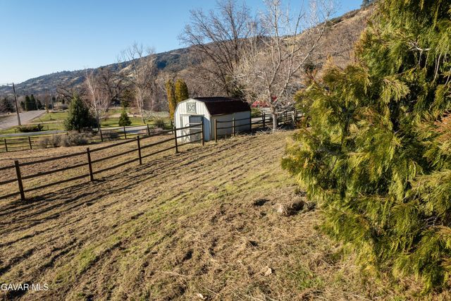 26181 Bear Valley Road, Tehachapi, CA 93561