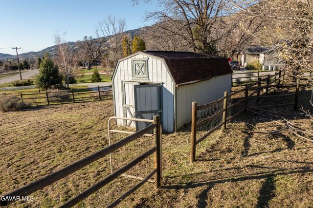 26181 Bear Valley Road, Tehachapi, CA 93561
