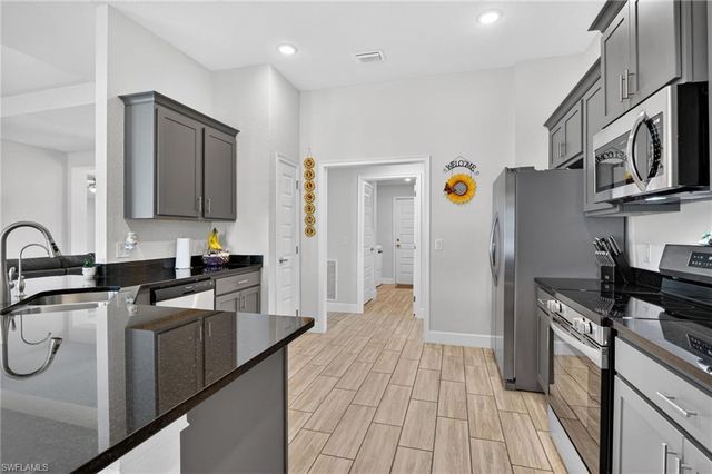 2729 5th TER, Cape Coral, FL 33993